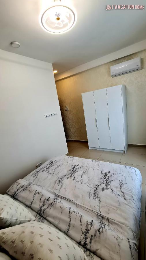 J&J Vacation Home@Novo8 Residence Kampong Tambak Экстерьер фото