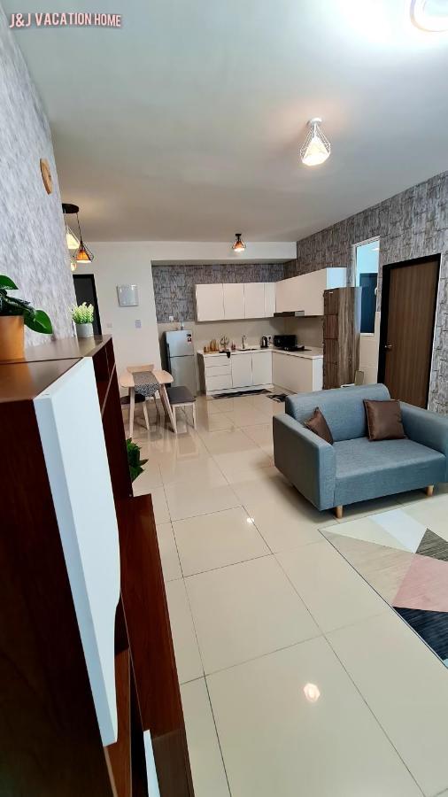 J&J Vacation Home@Novo8 Residence Kampong Tambak Экстерьер фото
