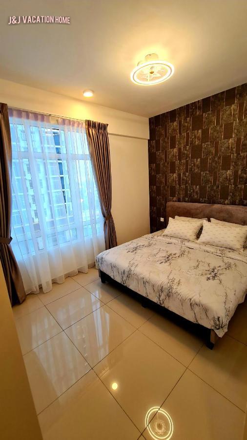 J&J Vacation Home@Novo8 Residence Kampong Tambak Экстерьер фото