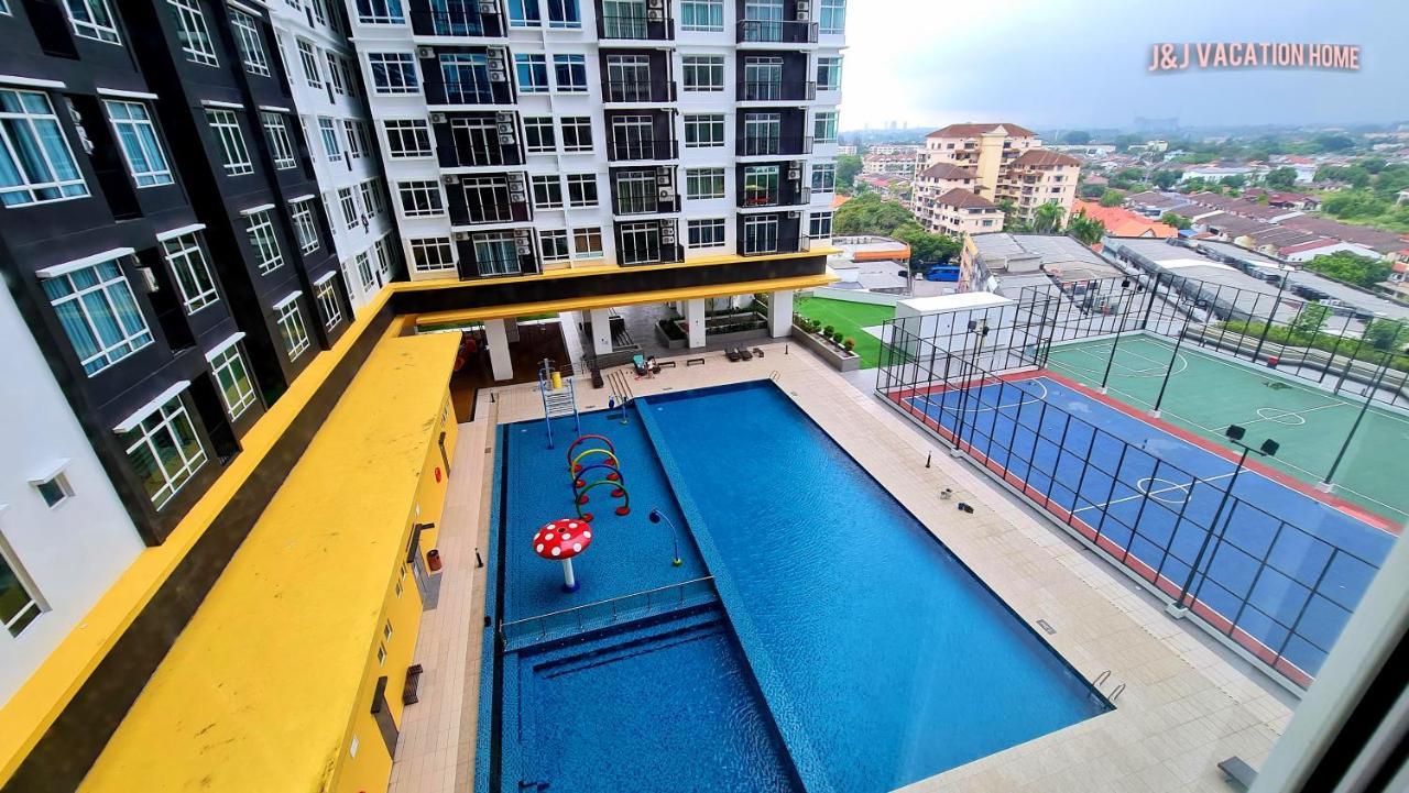 J&J Vacation Home@Novo8 Residence Kampong Tambak Экстерьер фото