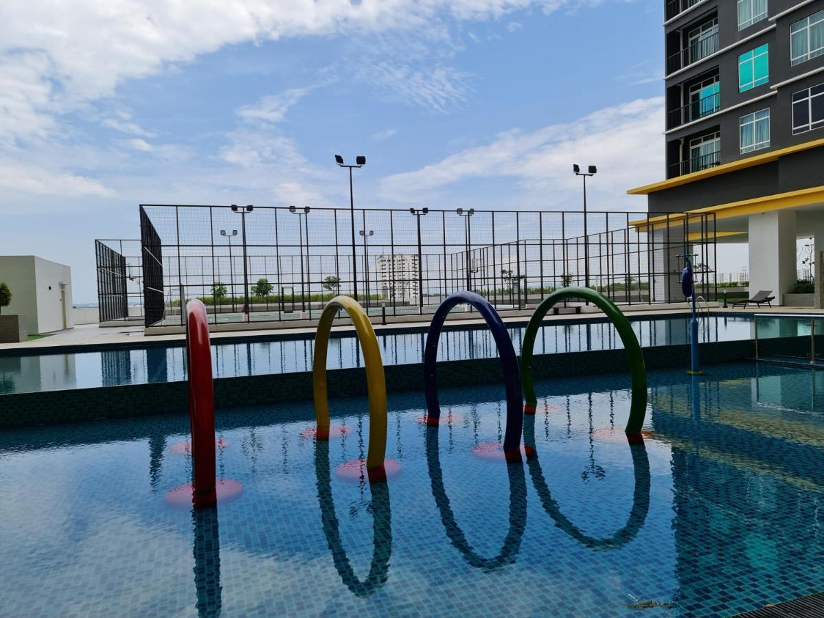 J&J Vacation Home@Novo8 Residence Kampong Tambak Экстерьер фото