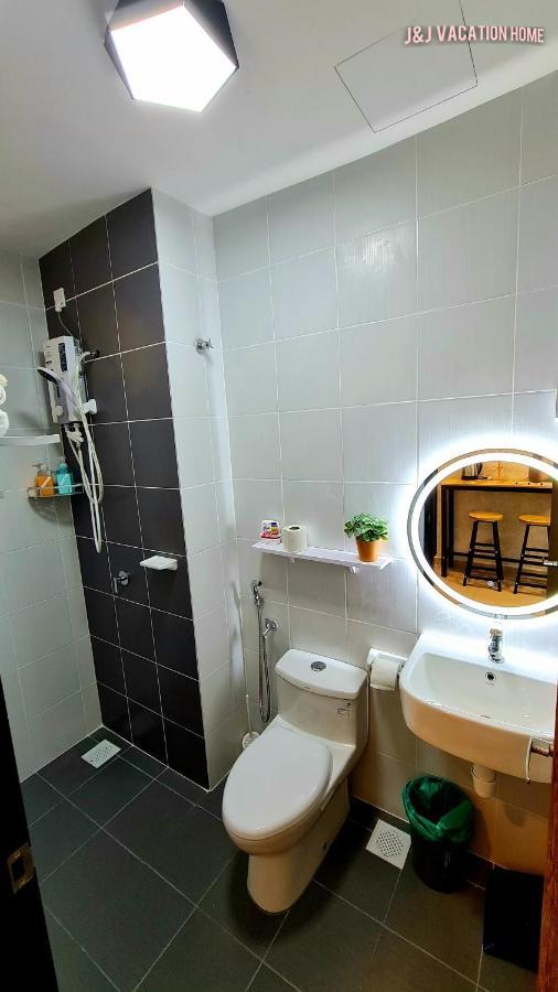 J&J Vacation Home@Novo8 Residence Kampong Tambak Экстерьер фото