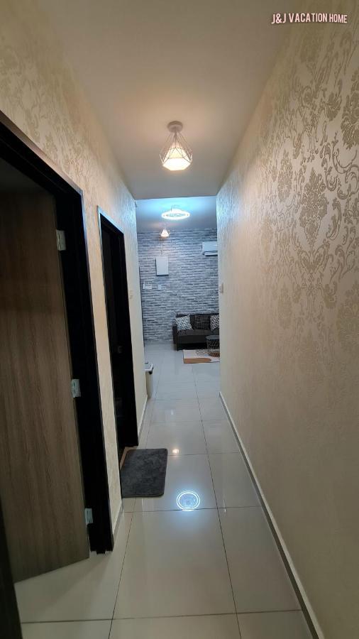 J&J Vacation Home@Novo8 Residence Kampong Tambak Экстерьер фото