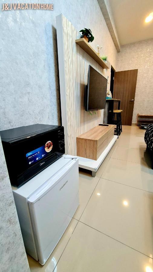 J&J Vacation Home@Novo8 Residence Kampong Tambak Экстерьер фото