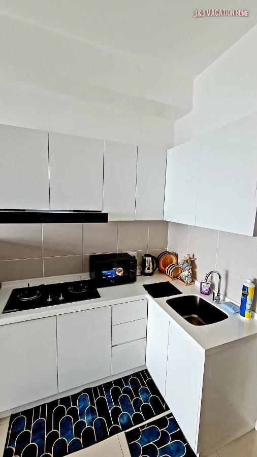 J&J Vacation Home@Novo8 Residence Kampong Tambak Экстерьер фото
