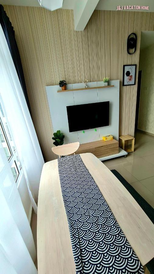 J&J Vacation Home@Novo8 Residence Kampong Tambak Экстерьер фото