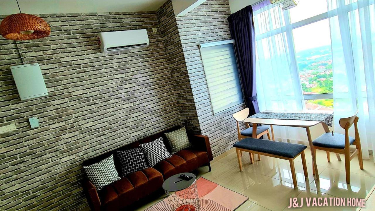 J&J Vacation Home@Novo8 Residence Kampong Tambak Экстерьер фото