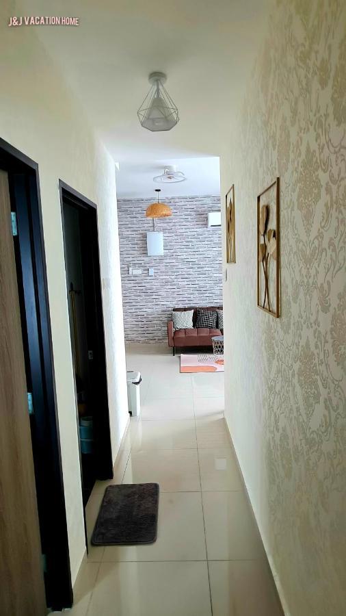 J&J Vacation Home@Novo8 Residence Kampong Tambak Экстерьер фото