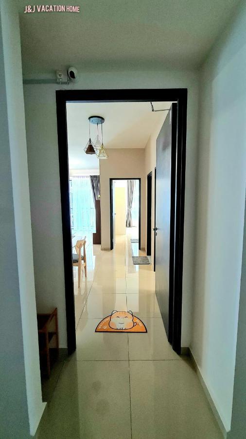 J&J Vacation Home@Novo8 Residence Kampong Tambak Экстерьер фото