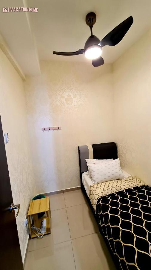 J&J Vacation Home@Novo8 Residence Kampong Tambak Экстерьер фото