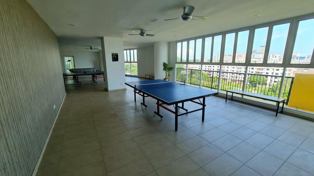 J&J Vacation Home@Novo8 Residence Kampong Tambak Экстерьер фото