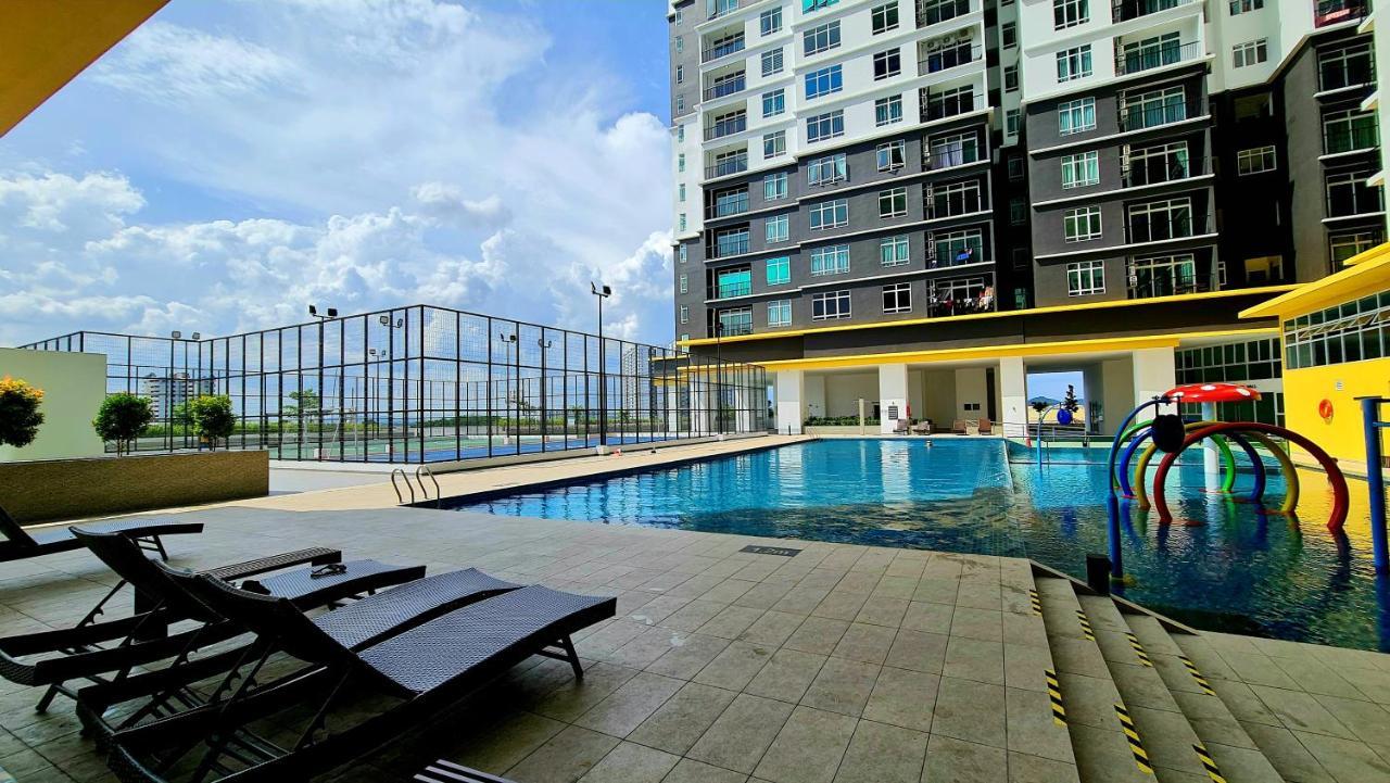 J&J Vacation Home@Novo8 Residence Kampong Tambak Экстерьер фото